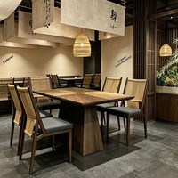 Ensemble table et chaises de restaurant de style rustique d'Asie du Sud-Est, chaises en bois massif tressées en corde pour salle à manger commerciale ou salon de thé