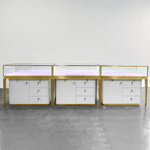 Meuble de présentation de <span class=keywords><strong>bijoux</strong></span> de luxe avec logo personnalisé, vitrine moderne en acier inoxydable doré et verre avec éclairage <span class=keywords><strong>LED</strong></span> - Product Image 1
