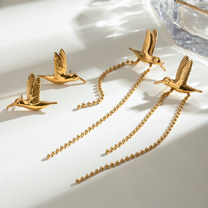 Boucles d'oreilles à clip en forme d'oiseau doré avec chaîne perlée, bijoux de mode pour soirée - Product Image 2