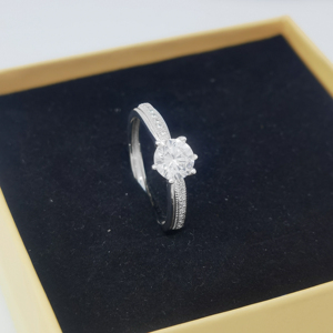 Bague de fiançailles romantique en argent 925 avec zircon, sertissage à six griffes, maintient solidement la pierre principale, motif trapézoïdal, petits diamants - Product Image 4