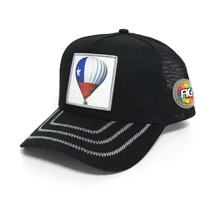 Casquettes de camionneur Snapback à bord incurvé à 5 panneaux Chapeaux en cuir véritable PU plus impression, personnaliser les logos en caoutchouc blanc sur le côté, nom de marque