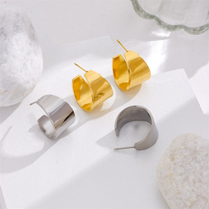 European American Minimalist C Shape Gold Stud Earrings Geometric Design Fashion Jewelry - Product Image 2