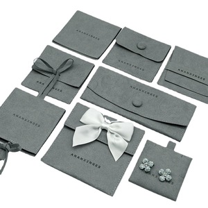 Sacs d'emballage de bijoux à logo personnalisé petite enveloppe en microfibre de daim pochette à bijoux à rabat avec insert pochette à bijoux avec bouton pression - Product Image 1