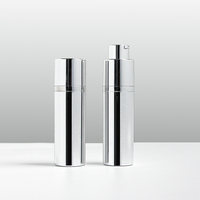 Vente en gros personnalisée Bouteille cosmétique à pompe sans air ronde en plastique métallique torsadé argent et or 15 ml 30 ml 50 ml