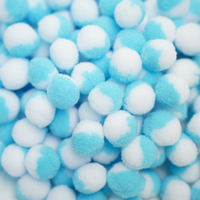 Pompons en acrylique bicolores de 2 cm, très élastiques, mini-boules de pompons douces et moelleuses pour l'artisanat DIY de la maternelle et les fournitures de décoration de cadeaux