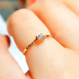 Anello Minimalista a Quattro Punte, Anello Classico da Dito per Donne - Product Image 2