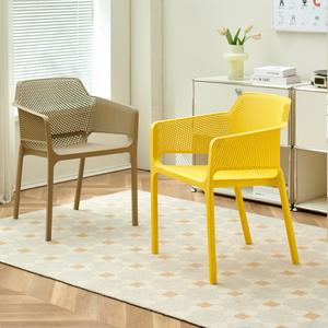 Silla de Malla Plástica para Exterior con Reposabrazos y Respaldo, Silla de Comedor Estilo Escandinavo para Adultos - Product Image 4