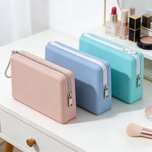 Sacs cosmétiques en silicone écologiques résistants à l'eau avec fermeture éclair, petits et doux, personnalisables avec logo, pour le bien-être, vente en gros - Product Image 6