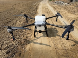 Drone agricole à prix d'usine, drone agricole à double usage, pulvérisateur pour la pulvérisation de pesticides et le semis d'<span class=keywords><strong>engrais</strong></span> - Product Image 2