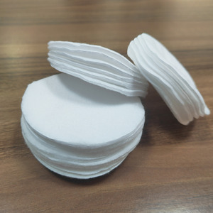 Disques de coton blancs jetables de 58 mm de diamètre pour le démaquillage et l'absorption des liquides - Product Image 1