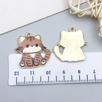 Colgante de esmalte de gatito tabby sentado con pata que se mueve, de aleación en tono dorado, para amantes de los gatos, marcapáginas para diario