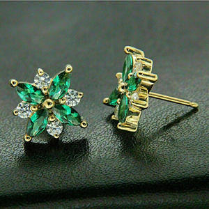 Orecchini a Perno con Fiore di Cristallo Verde, Placcati in Oro 18K, Taglio Marquise, Strass con Montatura a Griffe, Gioielli Classici da Donna per Uso Quotidiano - Product Image 5