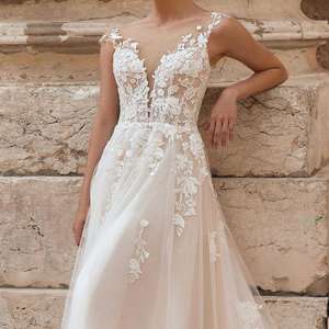 Élégant Moderne Simple Robe De Mariée En Mousseline De Soie Dentelle Française <span class=keywords><strong>Sexy</strong></span> V Profond A-ligne Étage Longueur Brosse Train Mariée Rue <span class=keywords><strong>Photo</strong></span> - Product Image 3