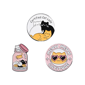 Épingles en émail personnalisées certifiées Cat <span class=keywords><strong>Lady</strong></span> Broches anti-dépression Badges de revers Bijoux animaux Cadeau pour les amoureux des chats Métal plaqué - Product Image 2