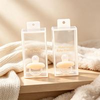 Boîte en plastique PET rectangulaire personnalisée, écologique, avec estampage doré et trou de suspension, pour l'emballage des sucettes pour bébés