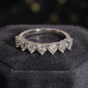 Anillo de Compromiso de Plata de Ley 925 Chapado en Oro con Moissanita Fina y Corazón Iced Out para Mujer, Engaste a Mano con Garras - Product Image 1