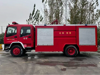 Camion-citerne à eau Isuzu FVR, camion de pompiers à double cabine, pompe à eau de 40 L/min, lance à eau de 60 m pour usage industriel et municipal