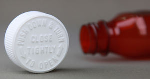 Leere Ovale PET-Plastikflaschen für Flüssigmedizin in 0.5/1/2/3/4/6/8/12/16 OZ mit Kindergesichertem Schraubverschluss - Product Image 3