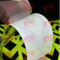 Autocollant réfléchissant d'avertissement de sécurité arrière de véhicule des Émirats arabes unis autocollant de voiture réfléchissant de flèche verte fluorescente de qualité diamant 5CMX90CM