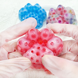 Juguetes Blandos con Forma de Pata de Gato para Apretar, Bolas Blandas de Halloween Hechas a Mano, Bolas Sensoriales Antiestrés para Aliviar el Estrés - Product Image 1