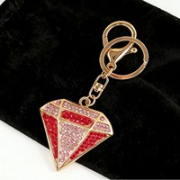 Porte-clés en métal de luxe KC1031 avec strass, breloque créative pour sac et ornement suspendu pour voiture, petit cadeau