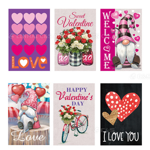 Bandera de jardín para el Día de San Valentín 2025, con diseño de corazones, iluminada con energía solar, de lino, impresa por ambos lados, para patio. - Product Image 1