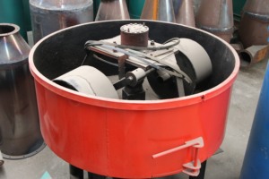 China 1200 Gold Ore Wet Pan Mill Machine, Mining Wet Pan Mill Máquina <span class=keywords><strong>de</strong></span> fresado <span class=keywords><strong>de</strong></span> oro, <span class=keywords><strong>Precio</strong></span> bajo Tres ruedas Stone Wet Pan Mill - Product Image 6