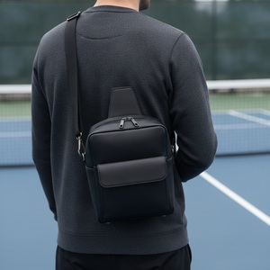 Sangle de pickleball structurée en PU italien avec mousqueton, capacité 1 raquette, aspect italien, logo personnalisé, vente en gros - Product Image 3