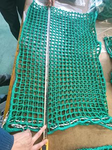 Red de heno sin nudos de PP duradera, soporte de heno tratado con UV para <span class=keywords><strong>caballos</strong></span>, tamaño de alimentación lenta, 66x102 cm, tamaño del agujero de 40*40mm - Product Image 3