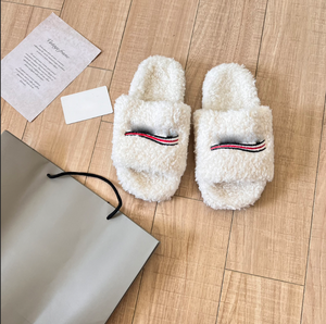 Ciabatte ricamate di lusso in pelliccia di agnello da <span class=keywords><strong>donna</strong></span> soffici sandali piatti con suola spessa scarpe da esterno calde Unisex - Product Image 2