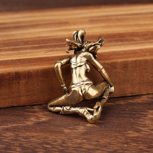 Figurine de fille violente en laiton, décoration de table pour la maison - Product Image 3