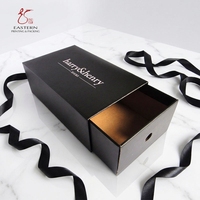 Boîte à chaussures avec logo personnalisé imprimé, boîte d'emballage en carton ondulé coulissante de luxe pour baskets