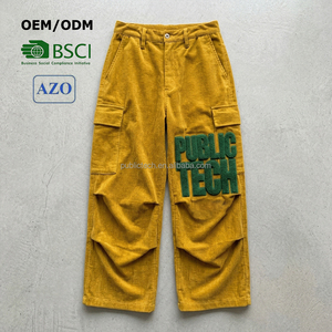 Pantalon cargo baggy en velours côtelé personnalisé par le fabricant, avec broderie chenille 3D et plis aux genoux, style workwear et streetwear - Product Image 1