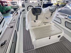 Barco de aluminio Sea King de 7.5m (25 pies) EasyCraft con consola central, para pesca, recreación y motor fuera de borda. - Product Image 6