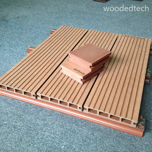 Cubierta compuesta de madera y plástico con textura de grano de madera Fácil de limpiar para pasarela junto a la piscina 100x30mm - Product Image 2