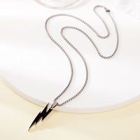 Collier en acier inoxydable avec pendentif éclair en émail noir minimaliste rétro, accessoire de mode
