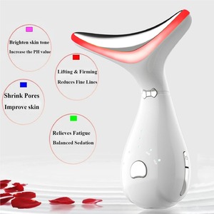 Dispositivo per Massaggio Facciale con Tre Luci di Diversi Colori e Funzioni - Luce Rossa per una Pelle Liscia e Morbida - Product Image 1