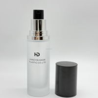 Offre spéciale Pompe à escalier argentée de luxe et couvercle noir Bouteille en verre dépoli de 35ml
