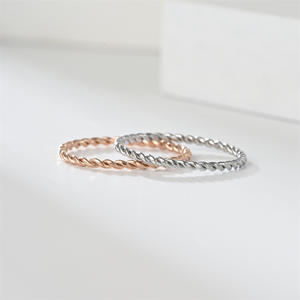 Anillos trenzados de acero inoxidable finos minimalistas de 1,5 MM para mujer, anillos de dedo de promesa chapados en oro, joyería para fiesta y boda - Product Image 4