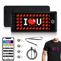 Contrôle par application intelligente des messages publicitaires programmables panneau de t-shirt écran couleur rvb usb rechargeable écran led souple pour vêtements