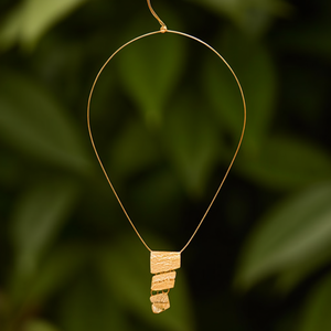 Collar con Colgante de Moda, Acero Inoxidable 316L, Baño de Oro PVD, Diseño Moderno, Resistente y Sostenible, Joyería de Diseño - Product Image 3