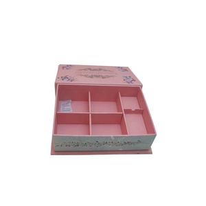 Экологичная подарочная коробка для шоколада в форме книги с индивидуальным дизайном, розовым цветочным узором и разделителем - Product Image 2