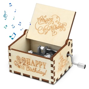 Ever Bright Custom 18-Note Happy Birthday Anime Music Box Toy Nueva llegada <span class=keywords><strong>Caja</strong></span> <span class=keywords><strong>de</strong></span> película con manivela <span class=keywords><strong>de</strong></span> madera para regalos <span class=keywords><strong>de</strong></span> cumpleaños - Product Image 5