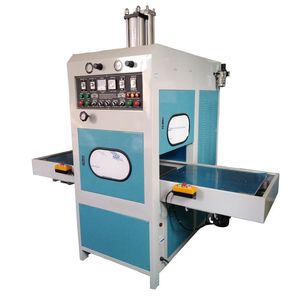Machine de fusion haute <span class=keywords><strong>fréquence</strong></span> pour pare-<span class=keywords><strong>soleil</strong></span> de voiture, soudeuse HF RF pour la fabrication de pare-<span class=keywords><strong>soleil</strong></span> de voiture, soudeuse plastique HF RF - Product Image 3