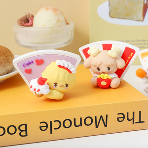 Organisateur de bureau Mikko Blind Box : 6 figurines magnétiques en PVC + un article secret. Pour noter des notes, des photos et des rappels. Vente en gros pour les bureaux - Product Image 5