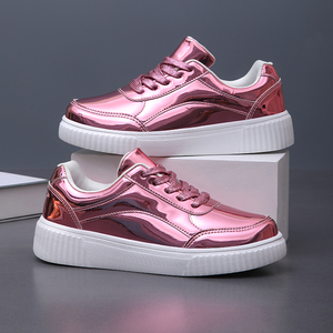 Baskets basses décontractées de <span class=keywords><strong>basket</strong></span>-ball en cuir personnalisées pour femmes, chaussures de skateboard plates rétro en or or rose pour femmes - Product Image 1