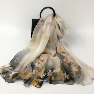 2025 nuovo scialle di alta qualità in Chiffon di seta 100% sciarpa lunga in <span class=keywords><strong>Tulle</strong></span> di seta naturale 175CM * 110CM personalizzazione floreale all'ingrosso - Product Image 5