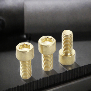 Tornillo de Fijación M8 de Titanio con Cabeza Hexagonal Avellanada, Clase 4, Recubrimiento al Vacío, DIN6921, 20 mm - Product Image 3