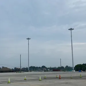 Prix d'usine Mât élevé allumant la lumière d'inondation solaire à haut mât pour l'autoroute