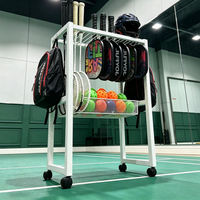 Chariot de rangement mobile en métal pour équipement sportif, idéal pour l'affichage des raquettes de tennis et de pickleball, avec roues, modèle Trykid, pour terrains de sport et clubs.